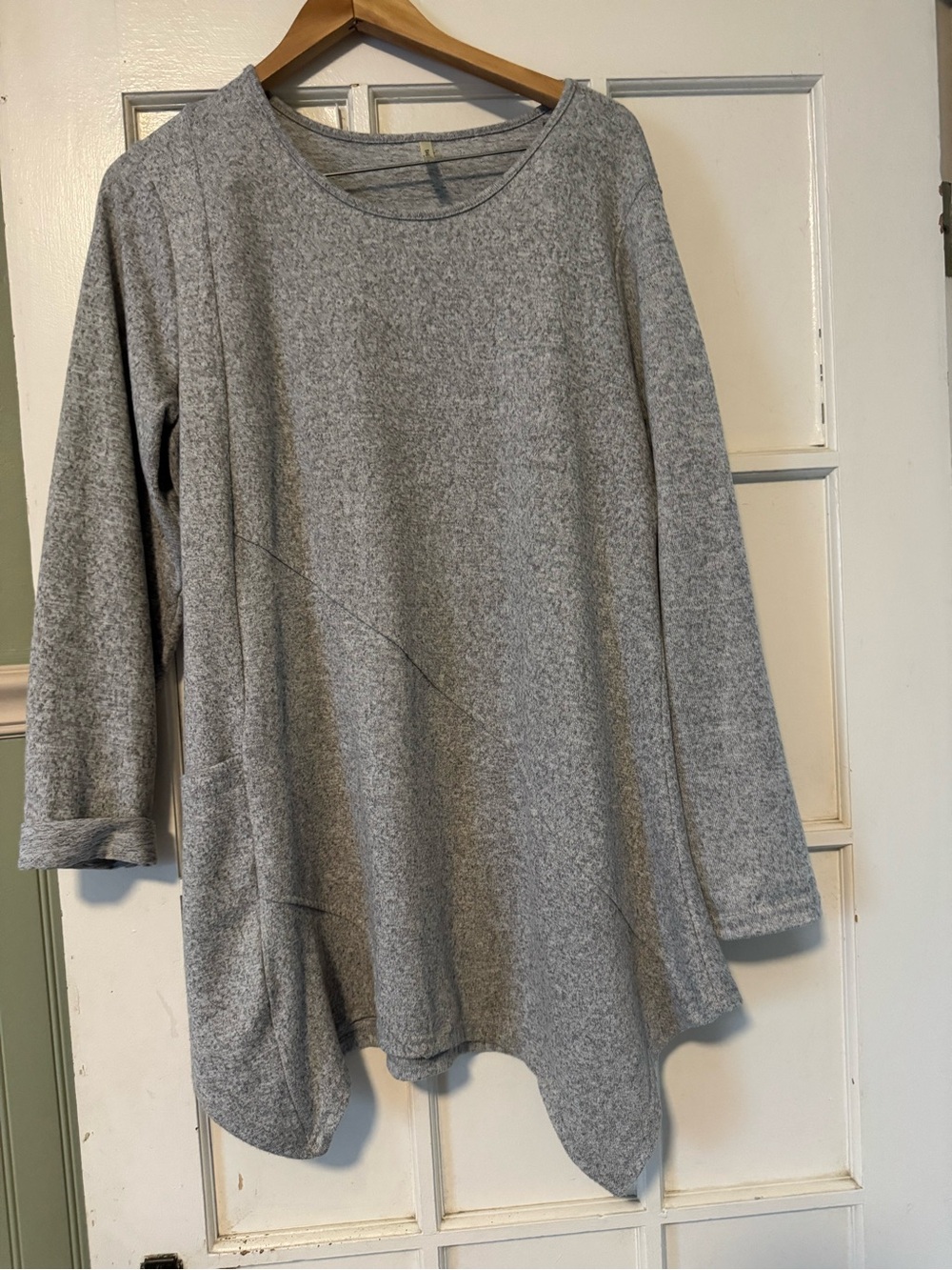 India Boutique Heather Gray Long-Sleeve Tunic
